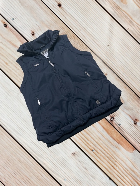 Columbia Jackets & Blazers - VTG Columbia M black 60% down 40% feather vest